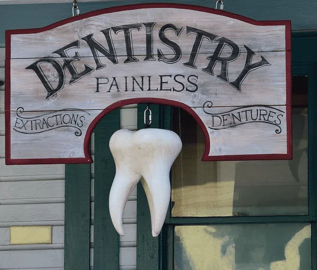 old, dentist sign, signage